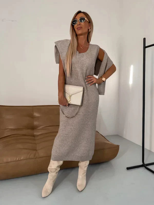 Robe midi femme à col roulé, silhouette élégante et chic. - 4