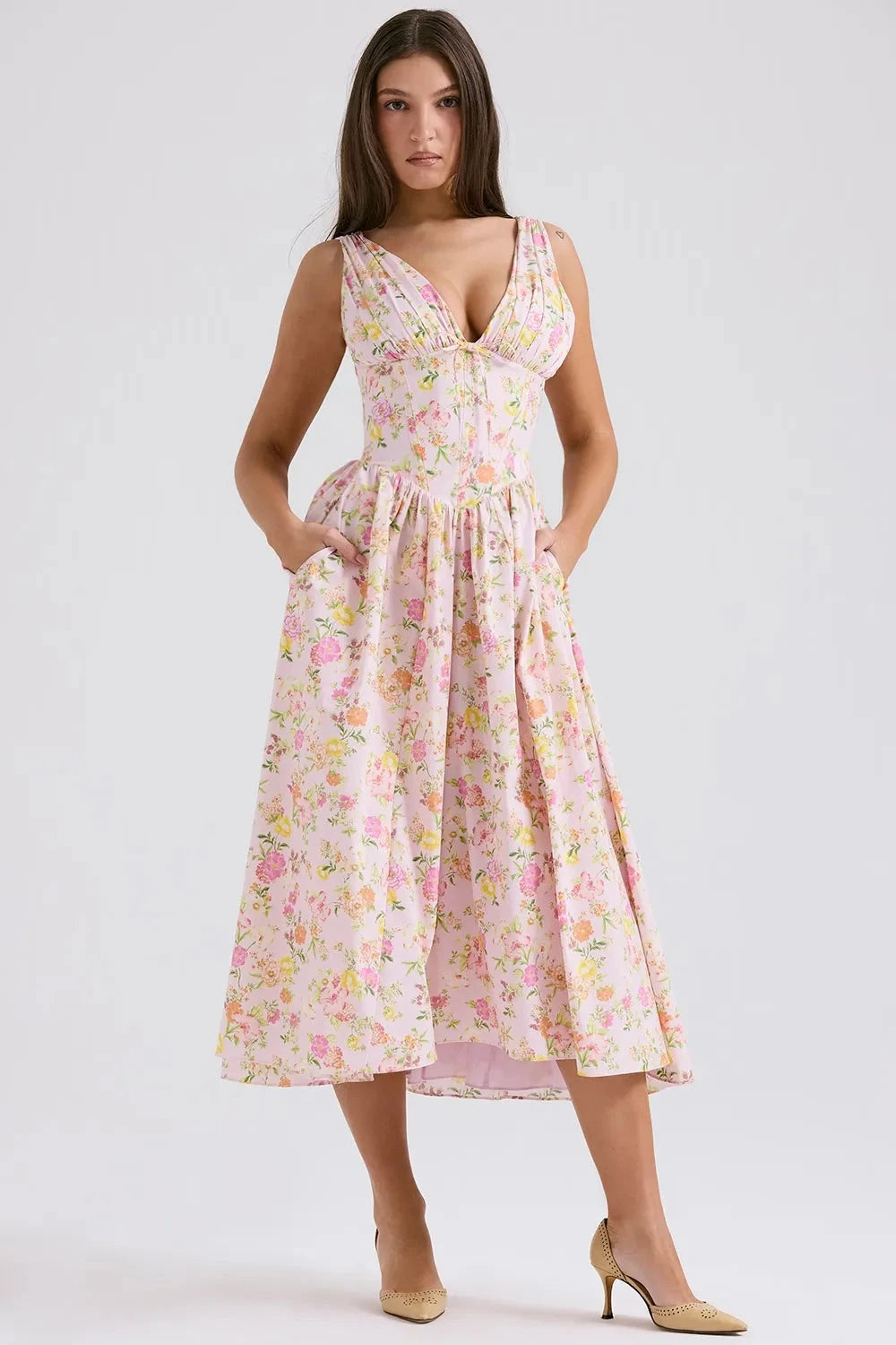 Robe midi élégante à imprimés tropicaux audacieux, idéale pour des occasions festives. - 5