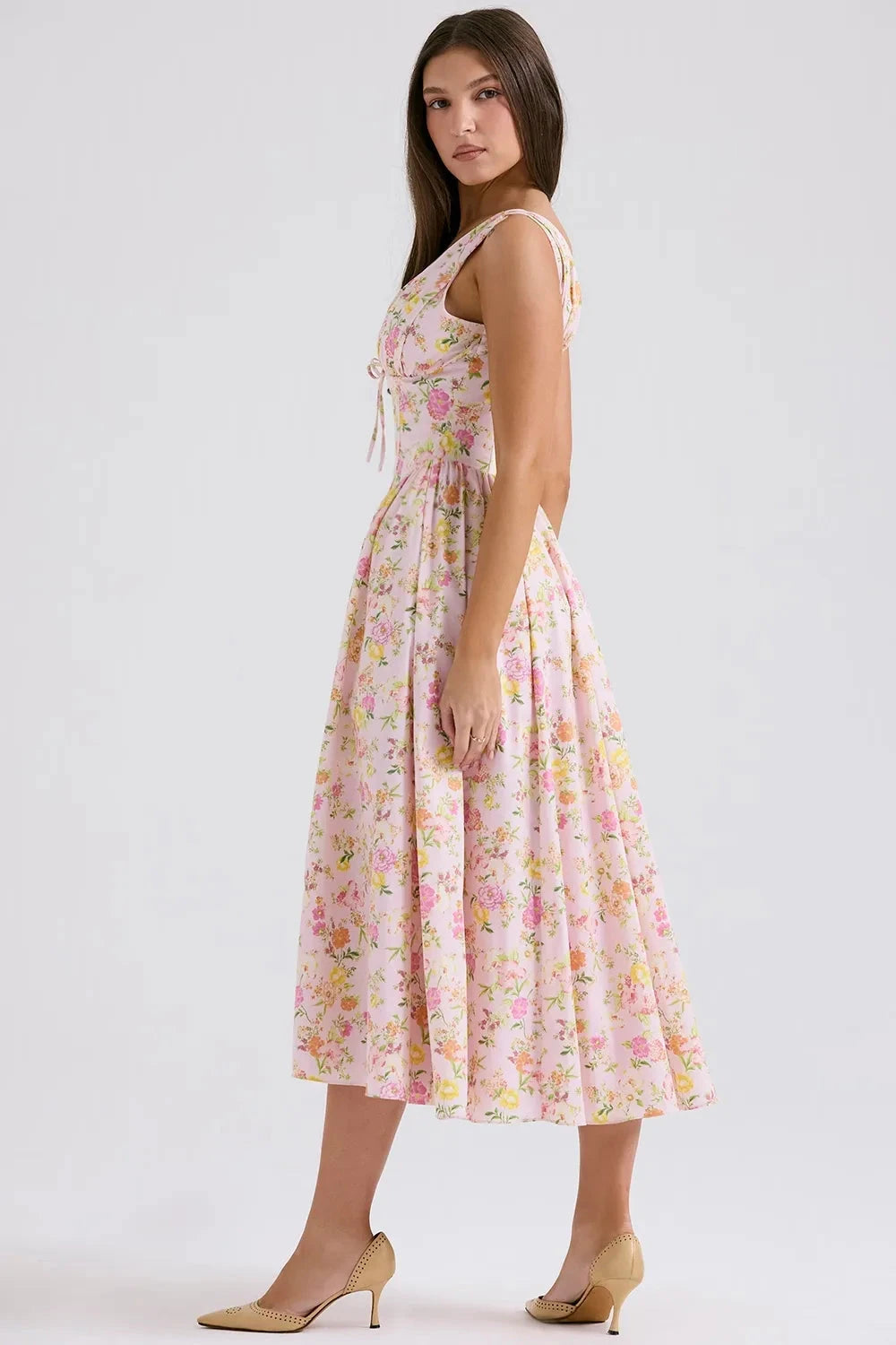 Robe midi élégante à imprimés tropicaux audacieux, idéale pour des occasions festives. - 7