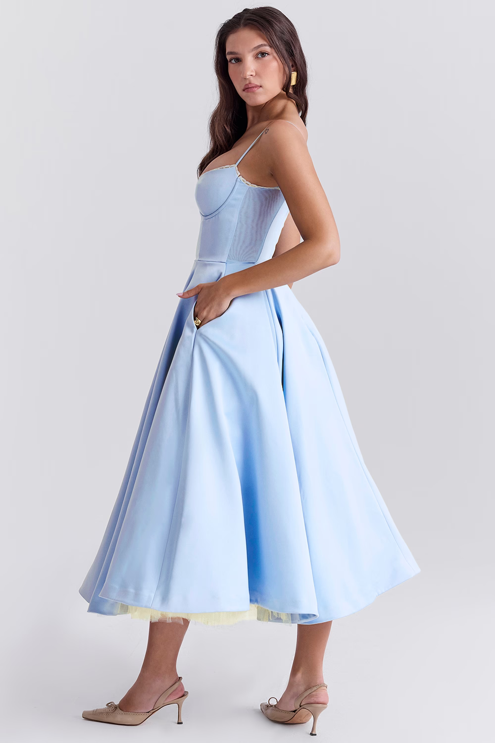 Robe midi trapèze avec corsage structuré, style chic. - 3