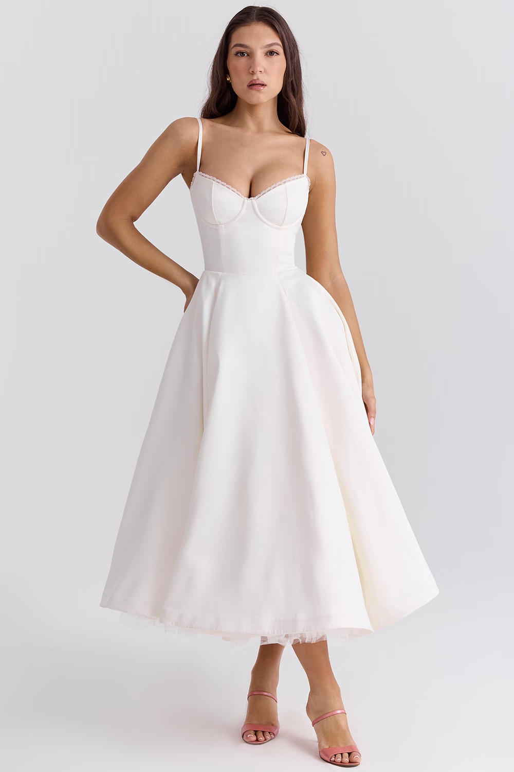 Robe midi trapèze avec corsage structuré, style chic. - 7