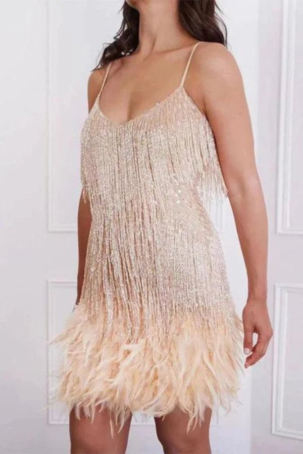 Robe mini élégante avec des sequins et des plumes. 7