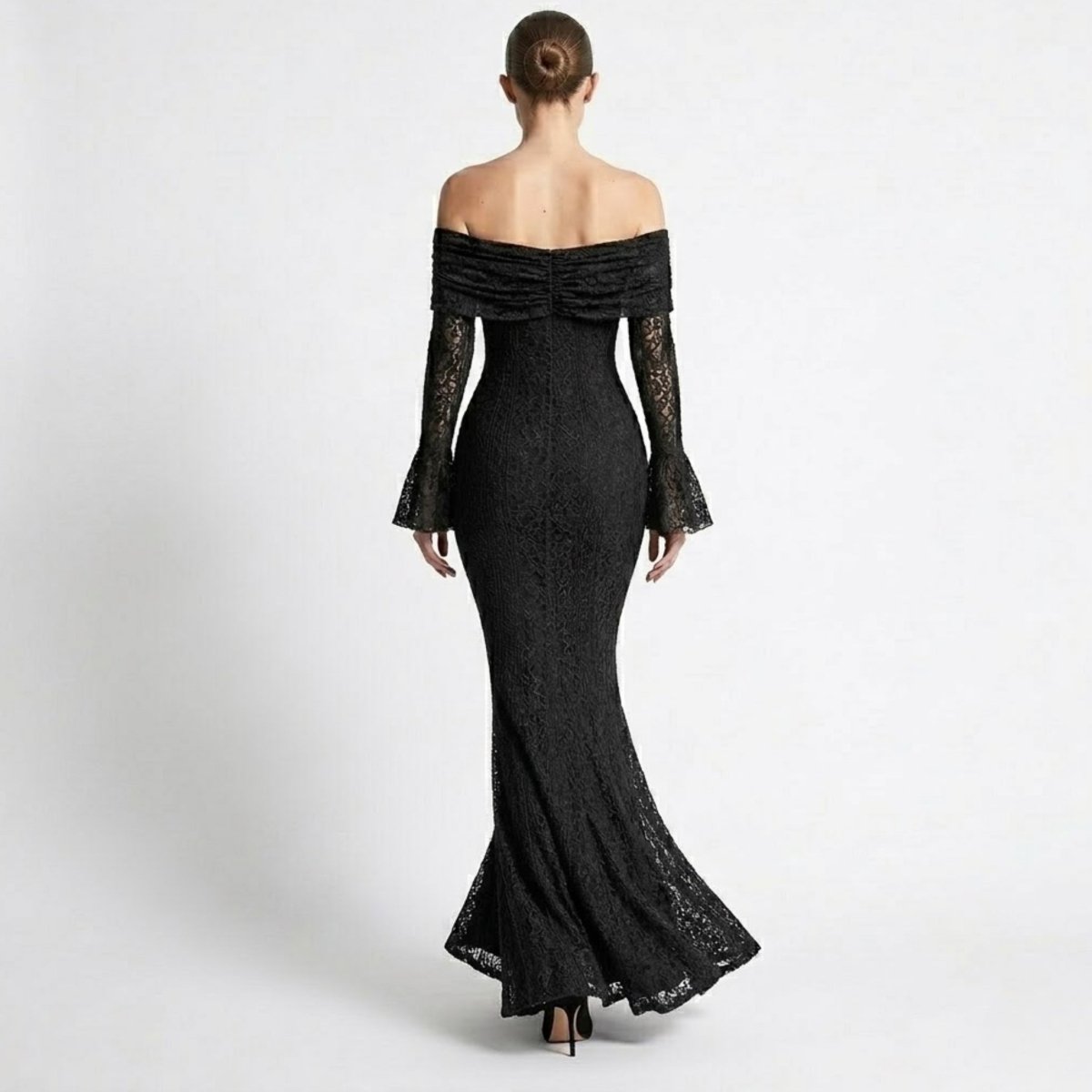 Robe sirène élégante avec encolure à épaules dénudées et manches cloche. 7