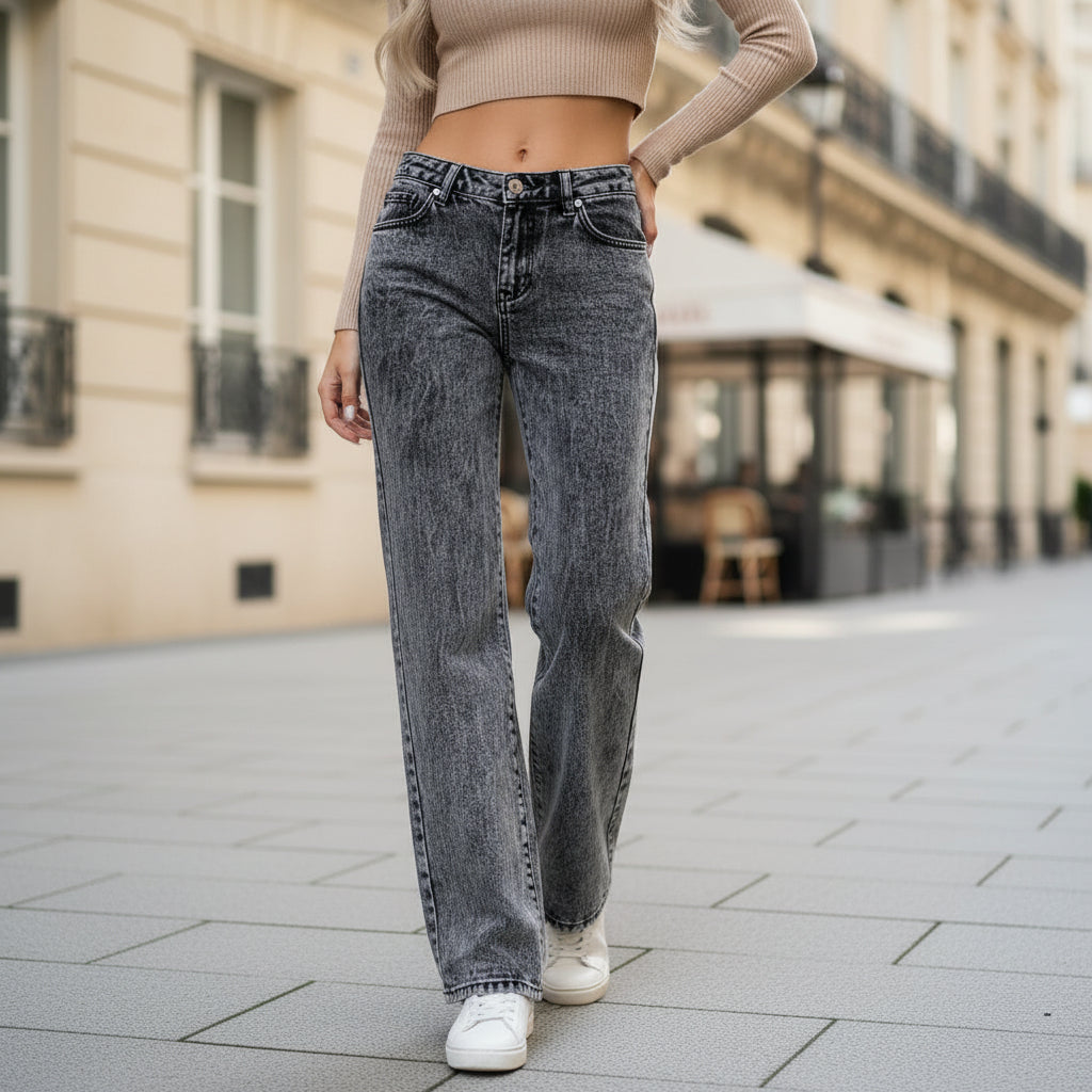 Jean femme taille basse, jambes semi-ampes, style tendance. - 1