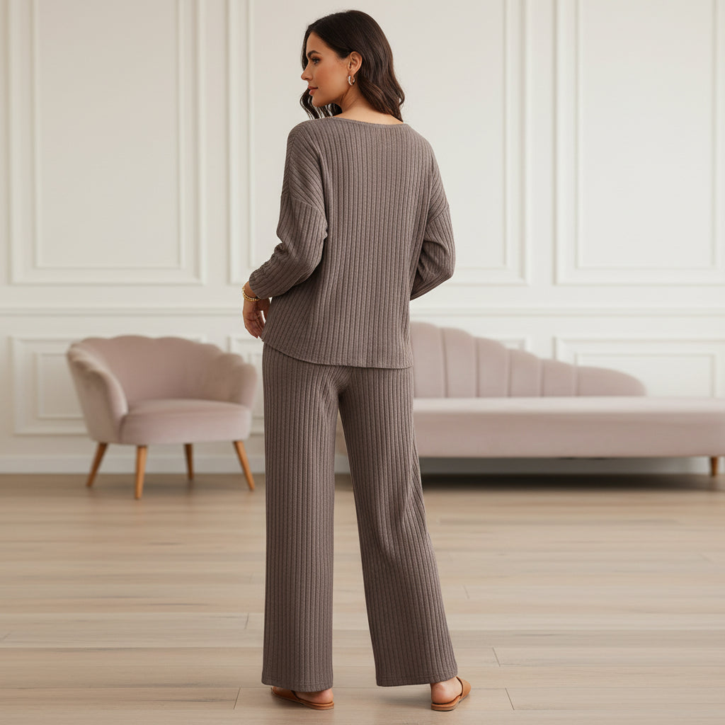 Ensemble détente femme, coupe décontractée, design moderne. - 4