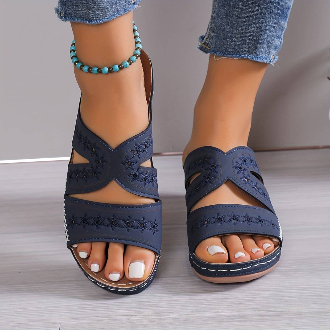Sandales confortables pour femmes, avec une silhouette ergonomique et antidérapante, idéales pour un usage quotidien. 4