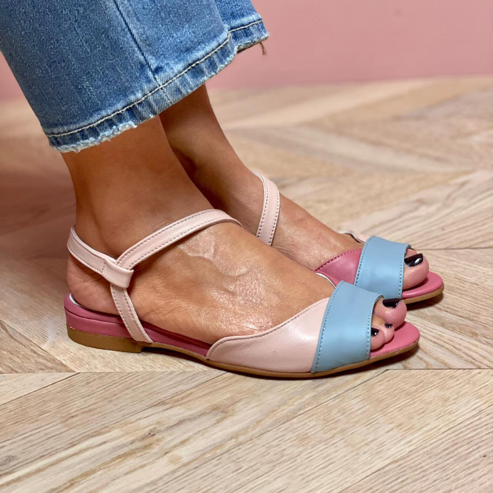 Sandales femme à design asymétrique, ouvertes, idéales pour un style décontracté. 3