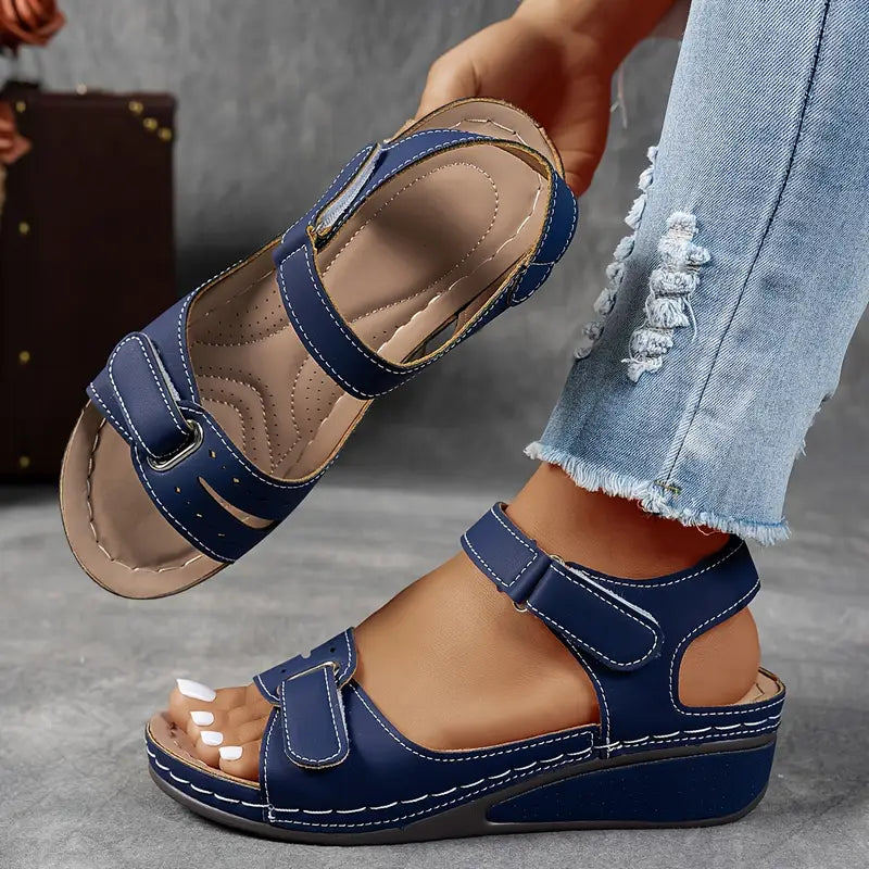 Sandales femme à talon compensé, style élégant et confortable pour le quotidien. 3