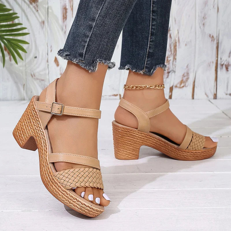 Sandales femme à plateforme tissées, design élégant et confortable. 4