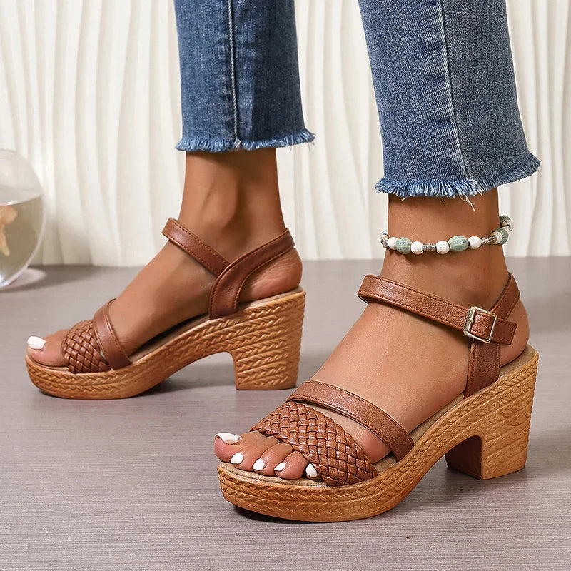 Sandales femme à plateforme tissées, design élégant et confortable. 5