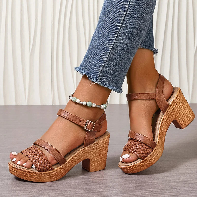 Sandales femme à plateforme tissées, design élégant et confortable. 6