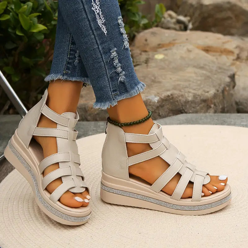 Sandales confortables avec décoration en strass élégante. 8