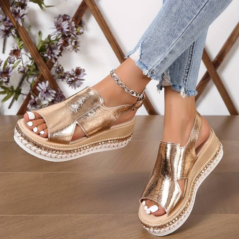 Sandales élégantes à talons, parfaites pour des occasions spéciales. 2