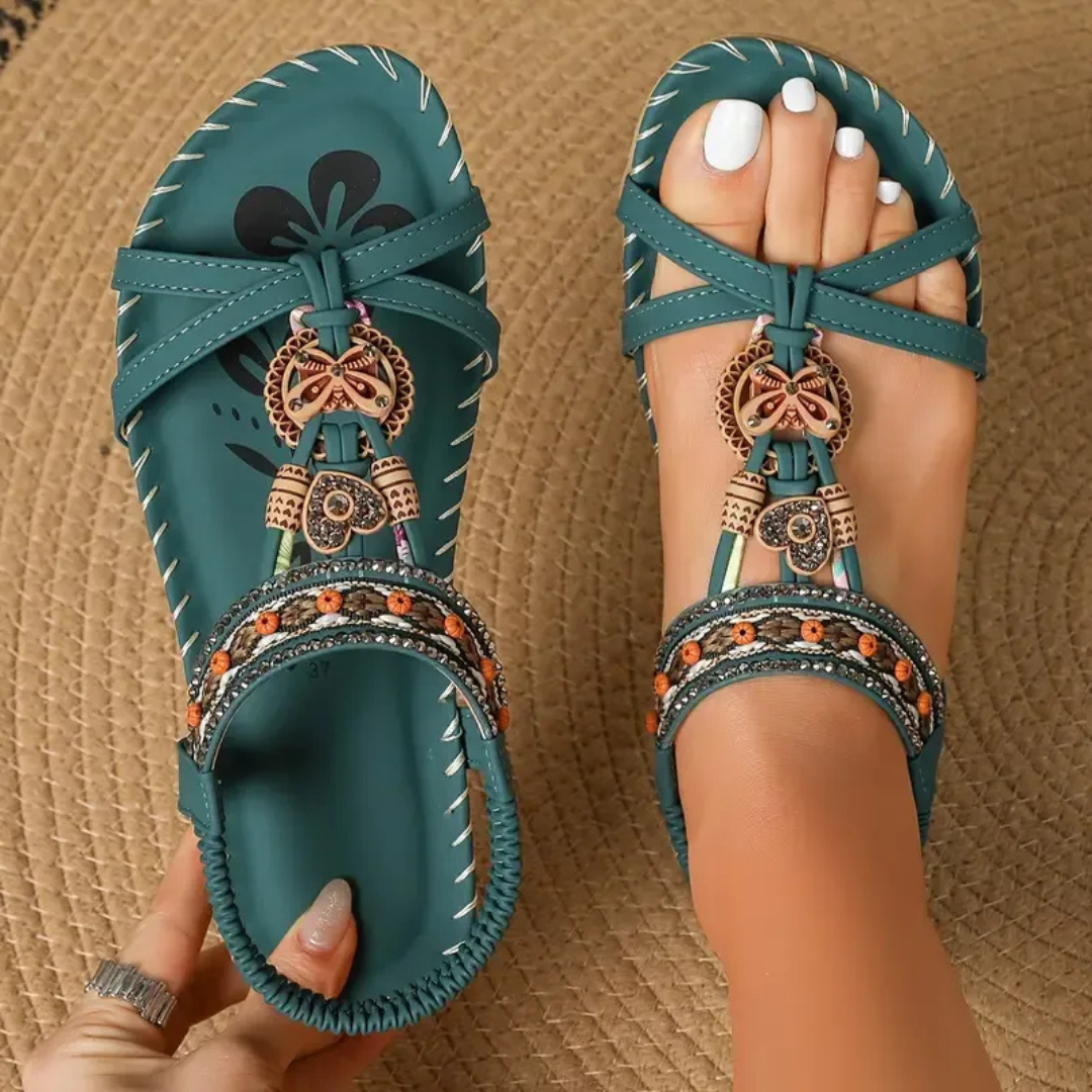 Sandales élégantes avec un design moderne et confort orthopédique. 0