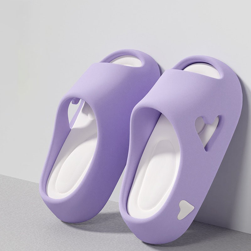 Tongs femme au design ludique en forme de cœur. 6
