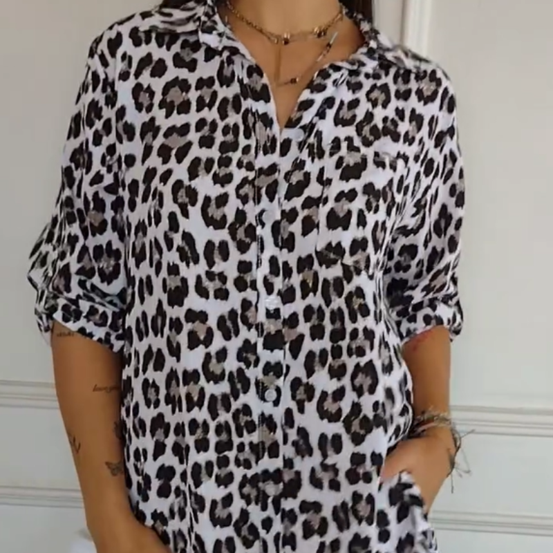 Blouse élégante à imprimé léopard, coupe décontractée et fluide. 0