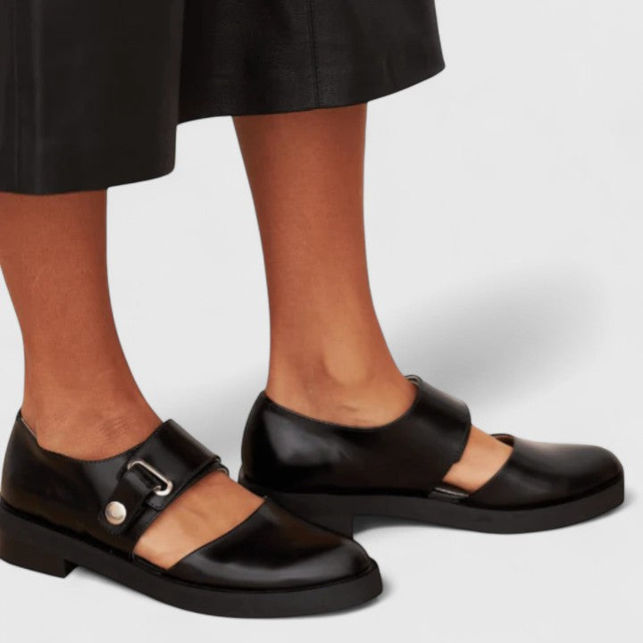 Chaussures femme élégantes au design classique, idéales pour les occasions formelles. 1