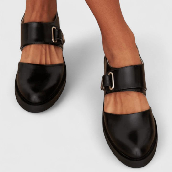 Chaussures femme élégantes au design classique, idéales pour les occasions formelles. 2