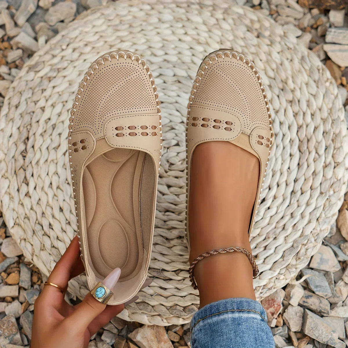 Chaussures plates élégantes pour femmes, au design raffiné et confortable. 0