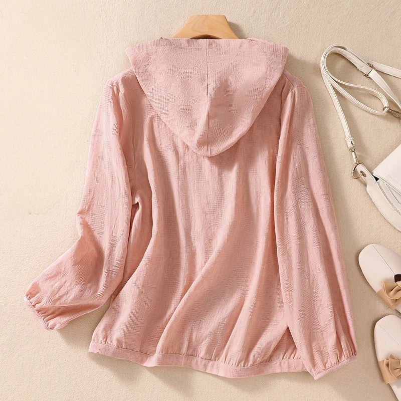 Chemise à capuche décontractée, silhouette fluide et élégante. 1
