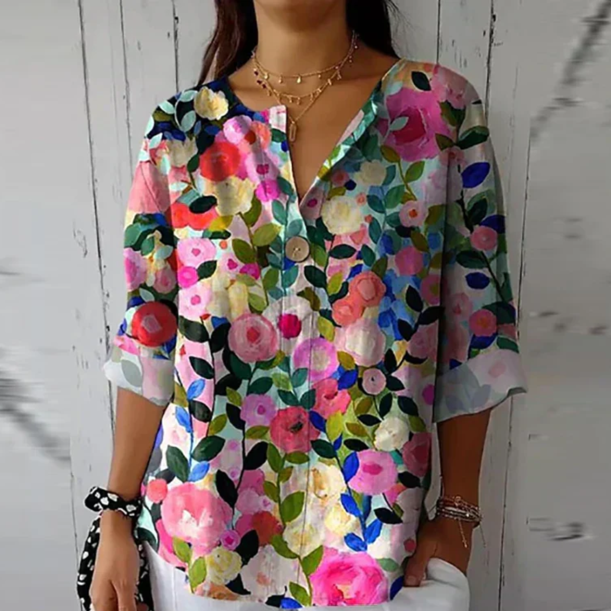 Chemisier femme chic à silhouette cintrée et col élégant. 5