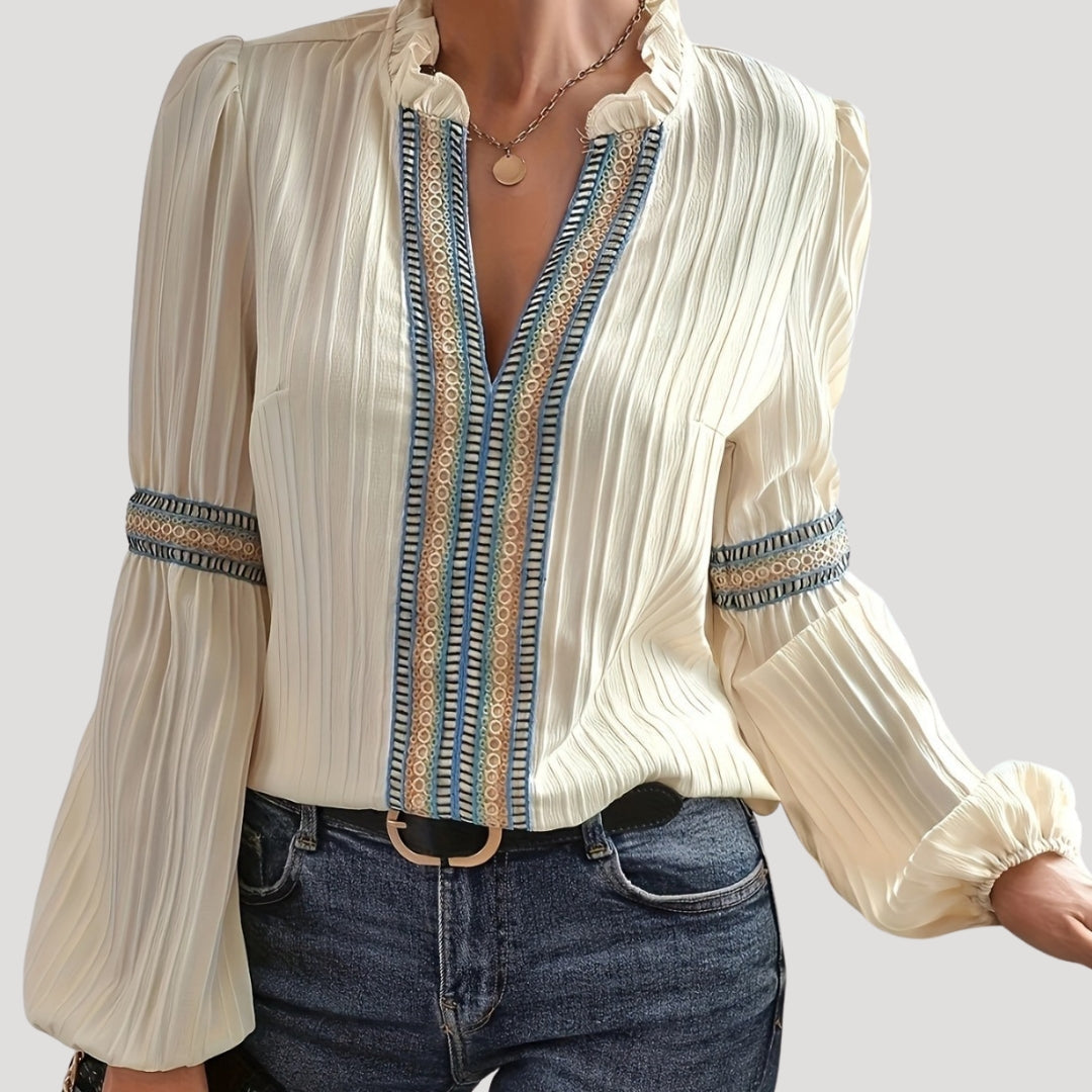 Chemisier femme chic, coupe ajustée, détails brodés élégants. - 1