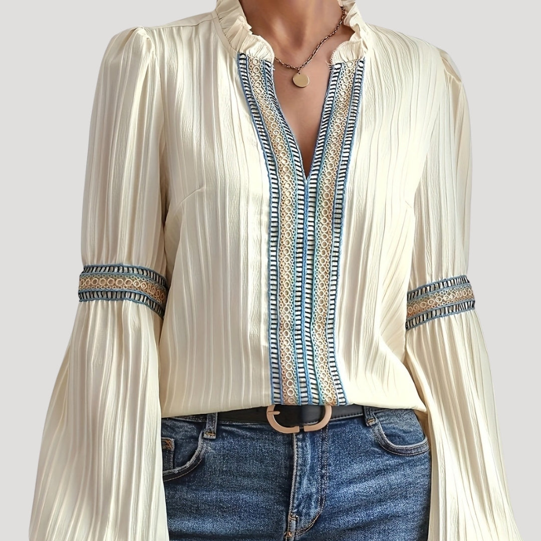 Chemisier femme chic, coupe ajustée, détails brodés élégants. - 3
