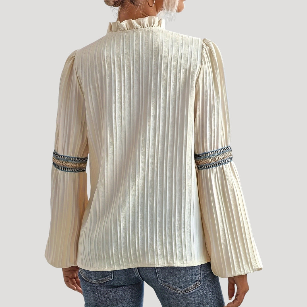 Chemisier femme chic, coupe ajustée, détails brodés élégants. - 4