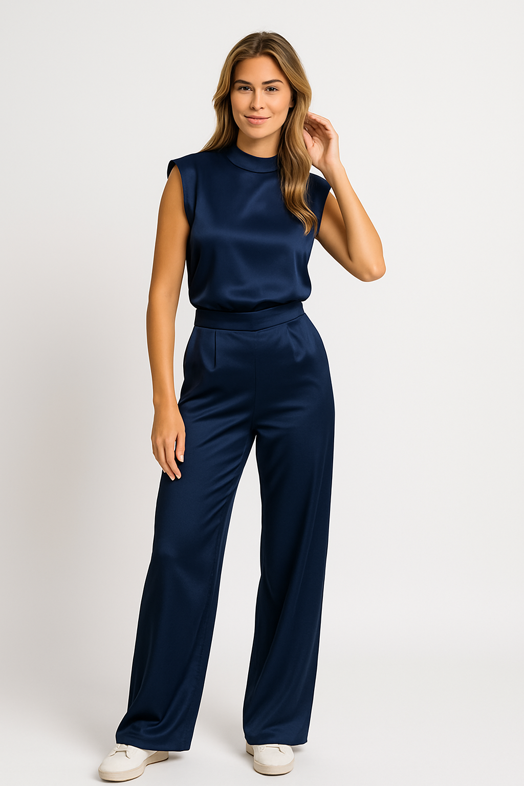 Combinaison femme chic à dos ouvert et jambes larges. - 3