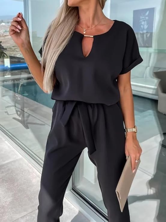 Combinaison femme chic, silhouette fluide, col en V, sans manches. - 2