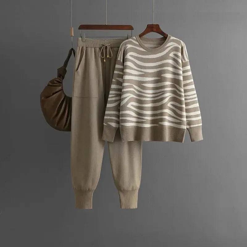 Ensemble détente femme, imprimé zèbre élégant, coupe confortable. - 1