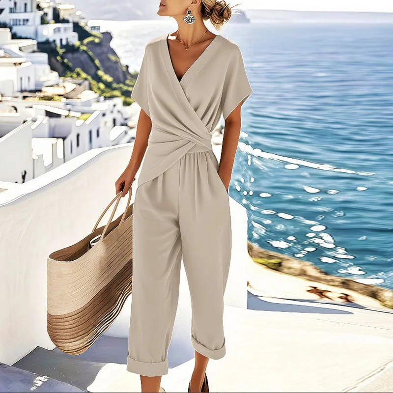 Ensemble femme composé d'un haut cache-cœur flatteur et d'un pantalon ajusté, parfait pour une tenue chic. 0