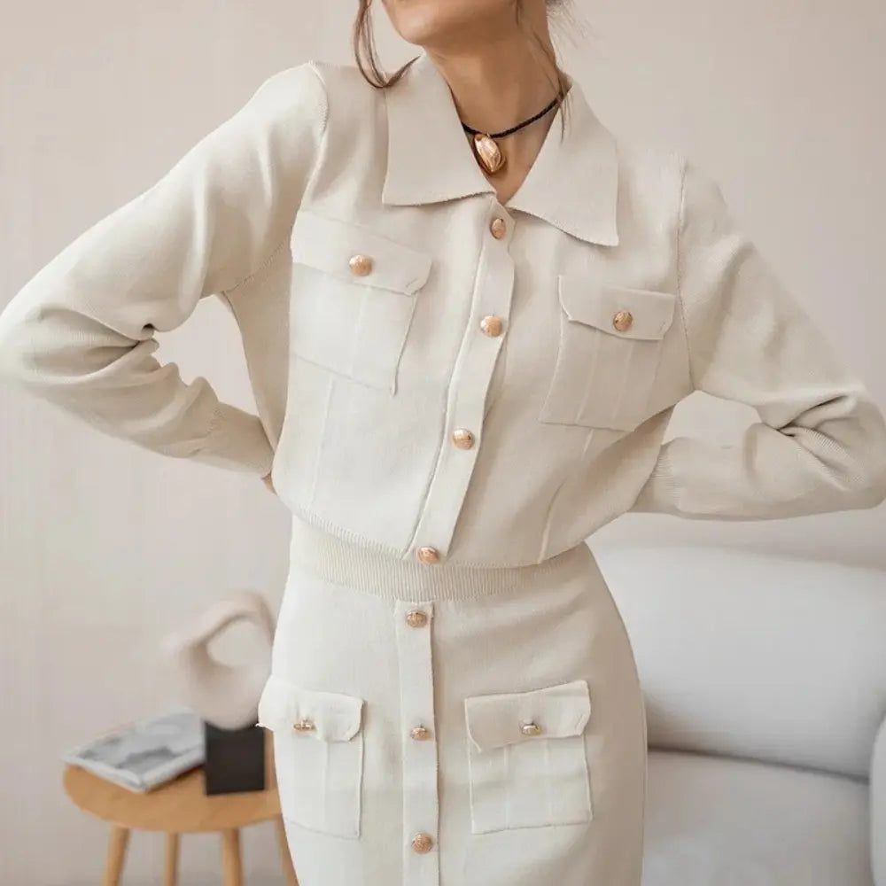 Ensemble tailleur femme avec blazer chic cintré et jupe évasée. - 2