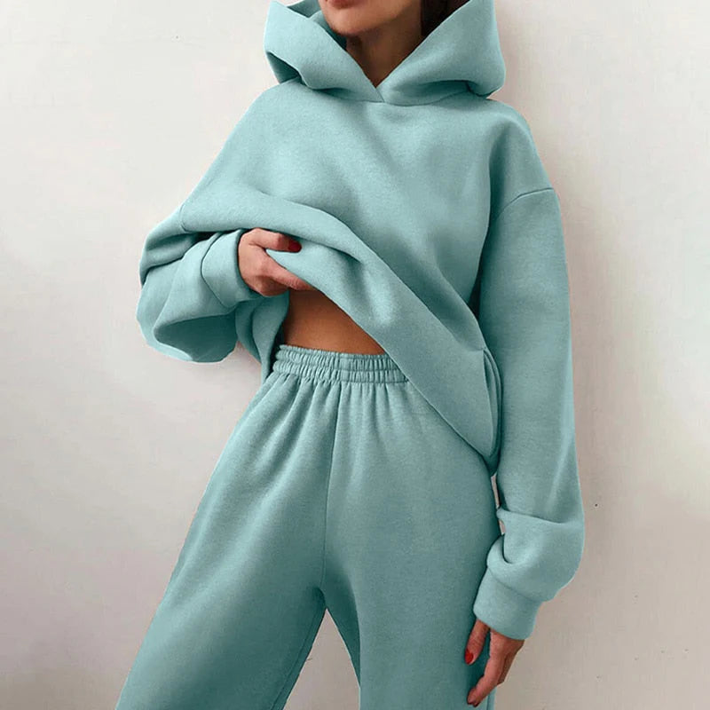 Ensemble jogging femme, élégant et confortable, coupe décontractée. - 11