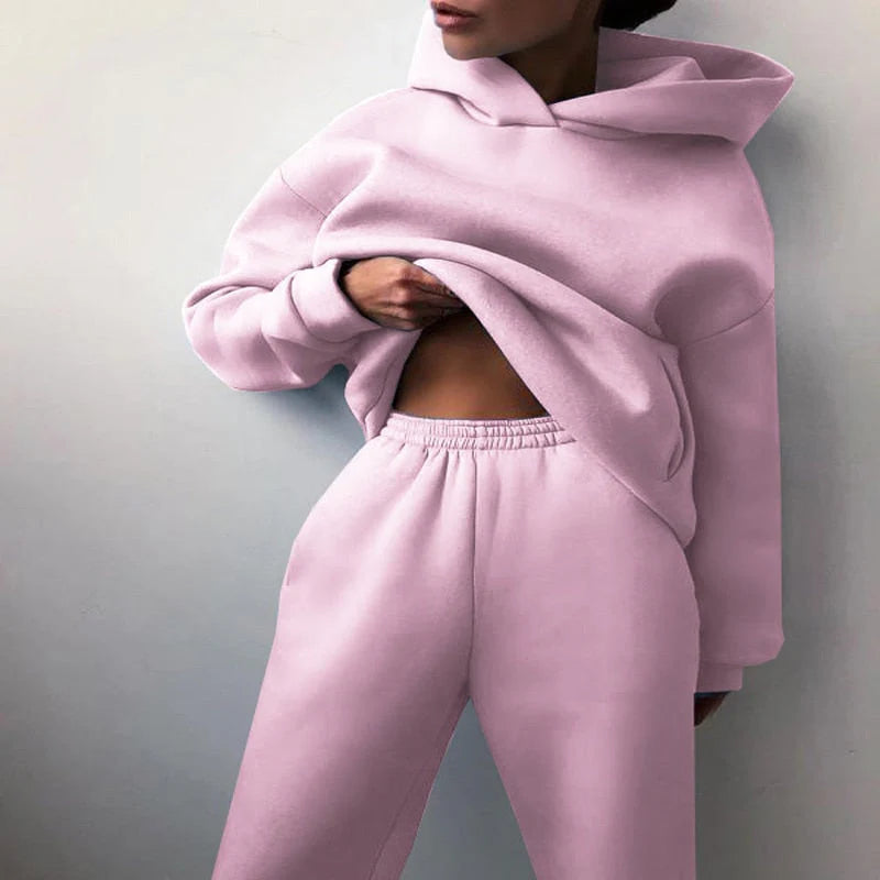 Ensemble jogging femme, élégant et confortable, coupe décontractée. - 9