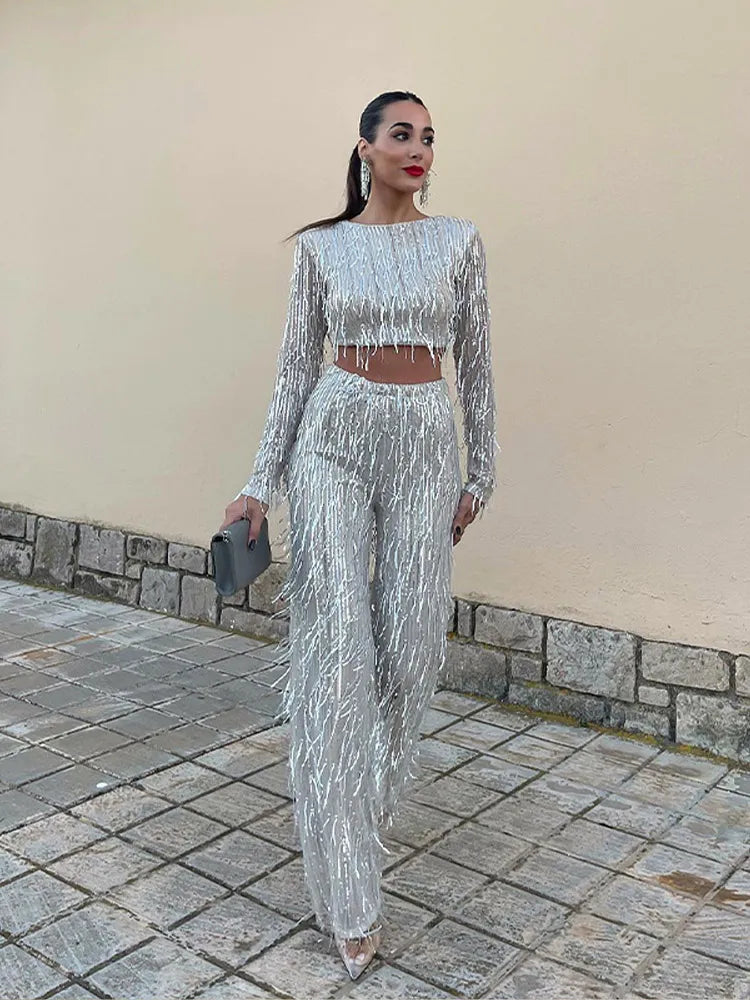 Robe de soirée chic avec effet frange élégant et design scintillant. - 4