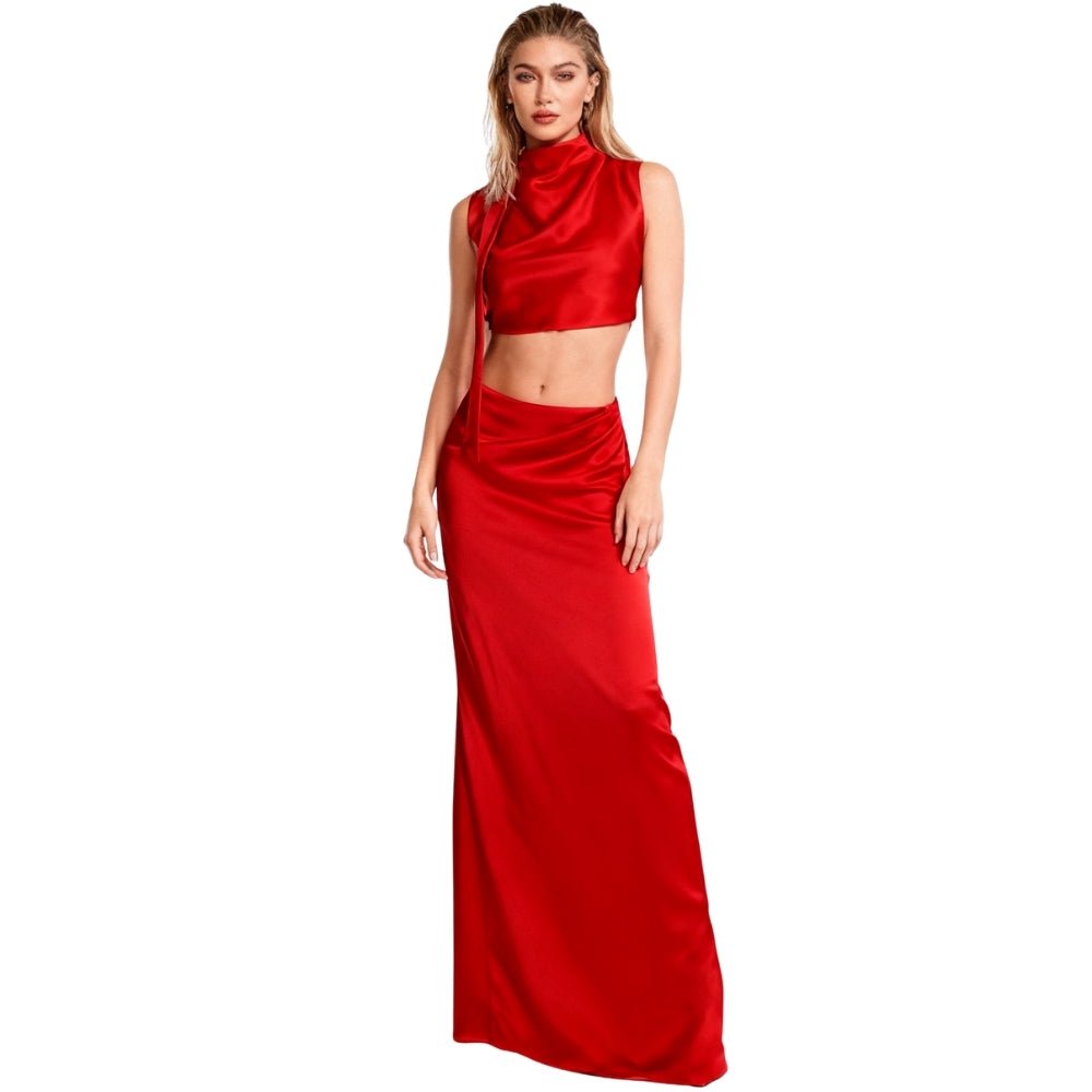 Ensemble élégant avec décolleté drapé et dos ouvert. 4
