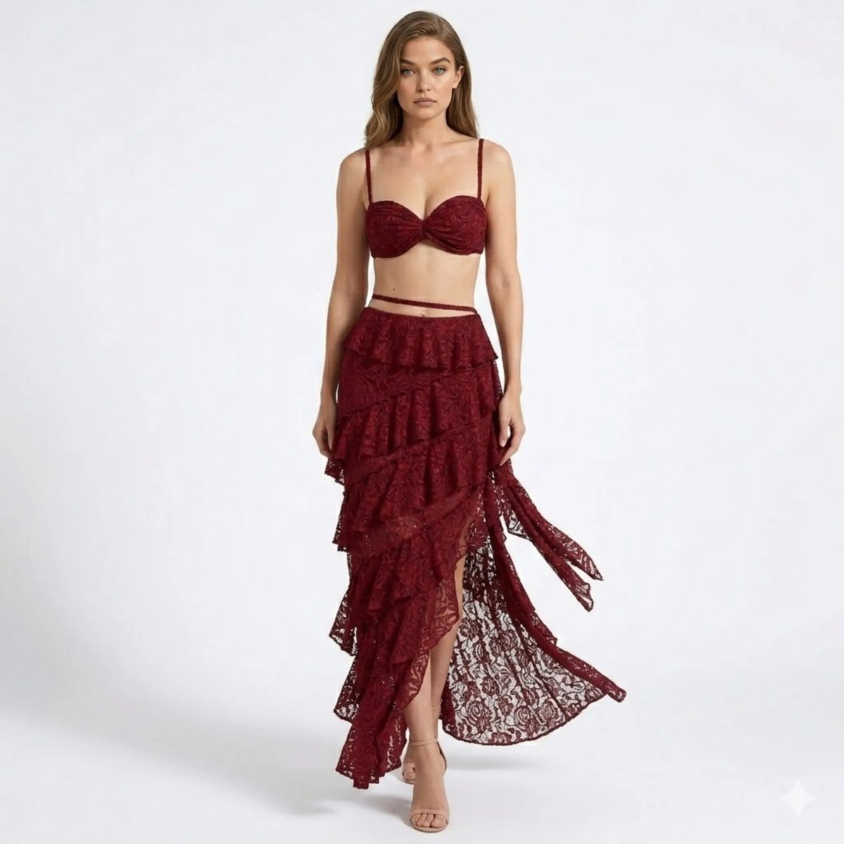 Ensemble en dentelle, bustier sculpté avec jupe longue évasée. 5