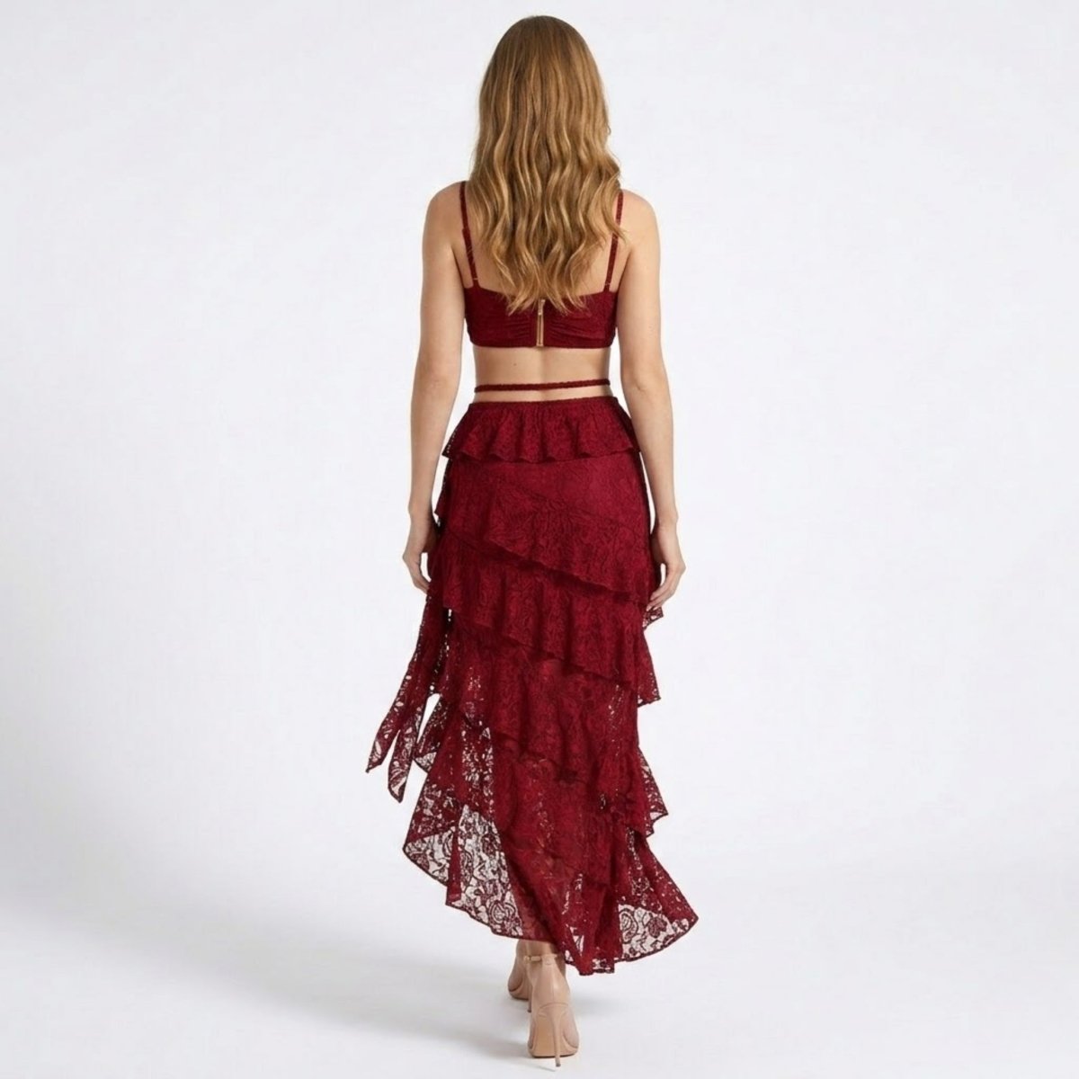 Ensemble en dentelle, bustier sculpté avec jupe longue évasée. 7