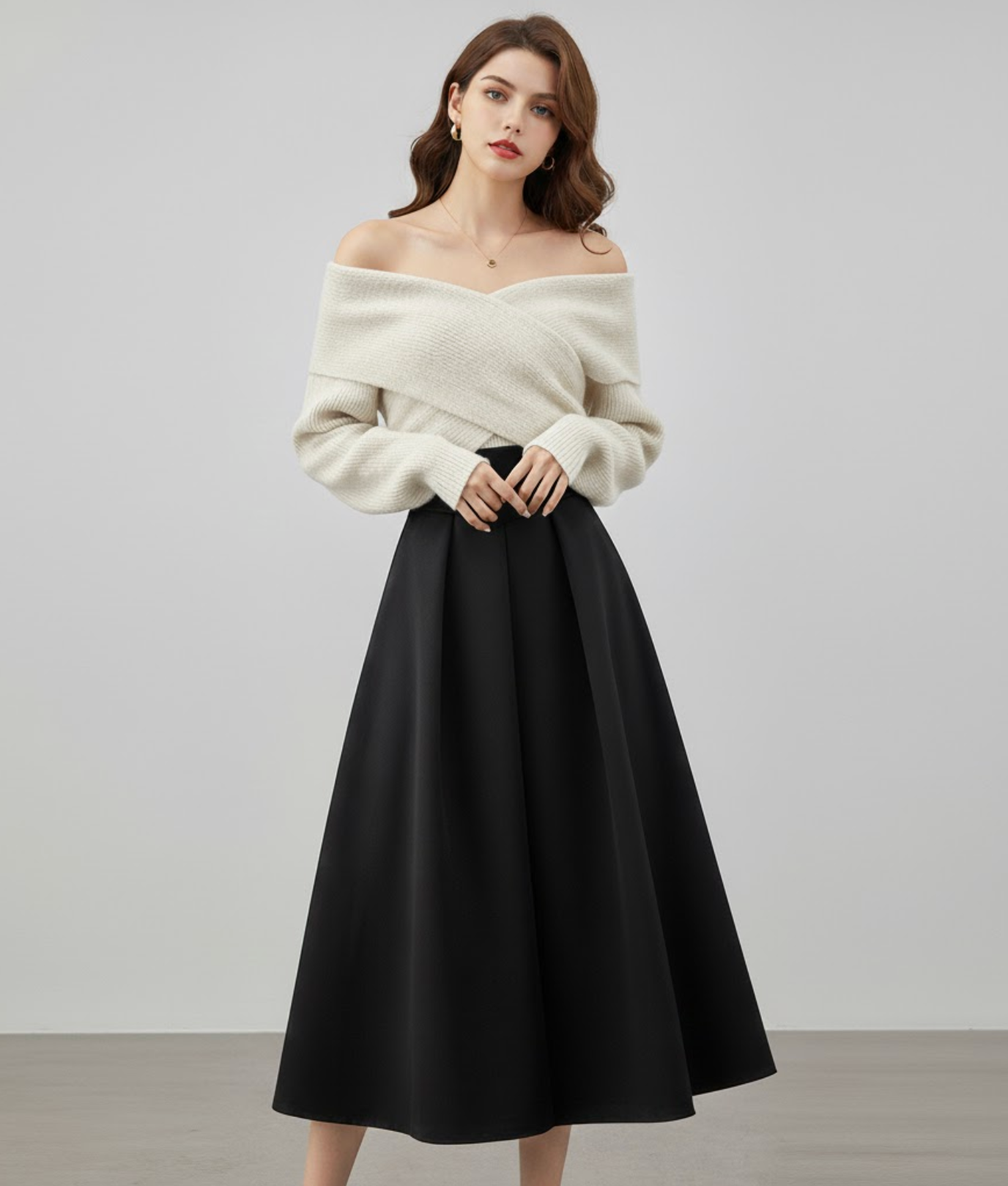 Ensemble tailleur femme, épaules dénudées, silhouette cintrée. - 3