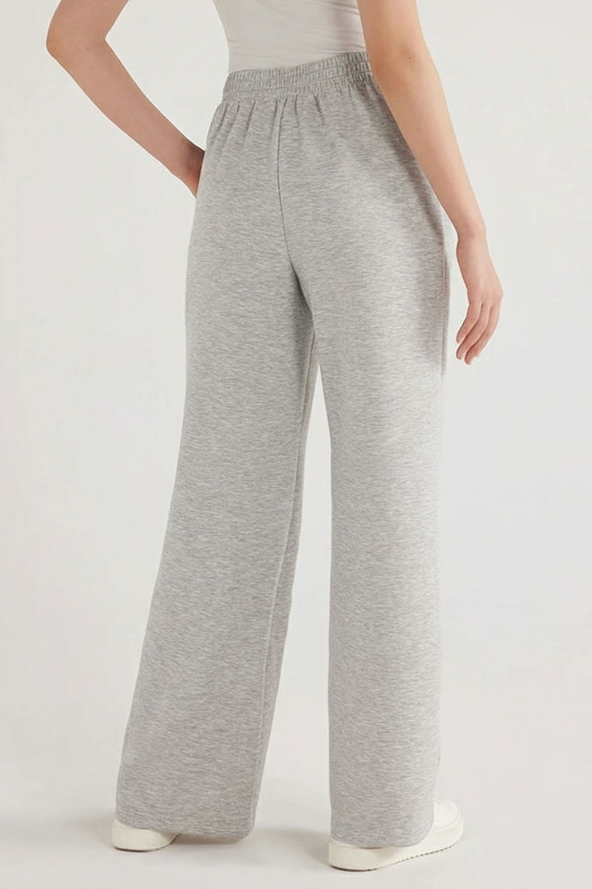 Ensemble femme élégant avec col en V et silhouette ajustée. - 3