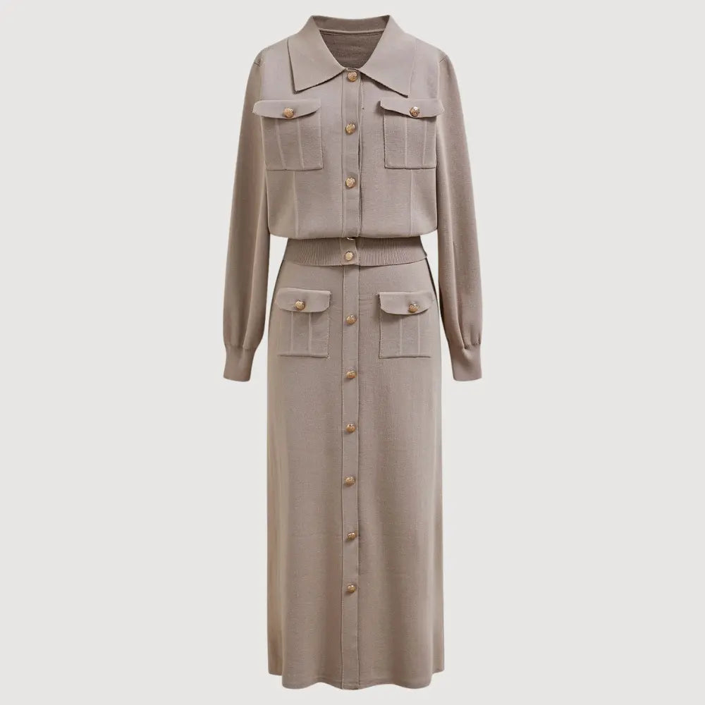 Ensemble tailleur femme, blazer cintré et jupe élégante, style chic. - 3