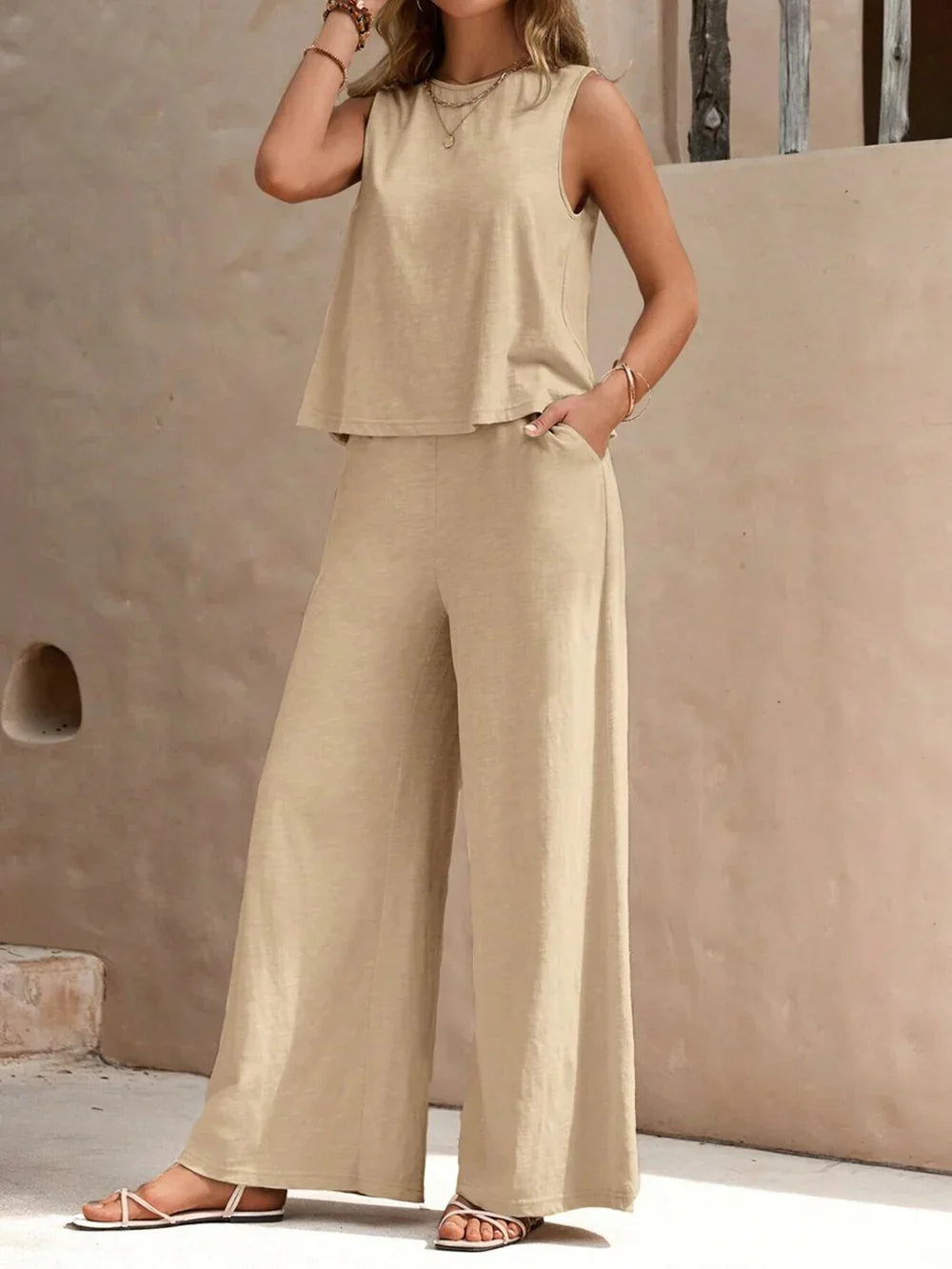 Ensemble tailleur femme, haut fluide et pantalon large élégant. - 4