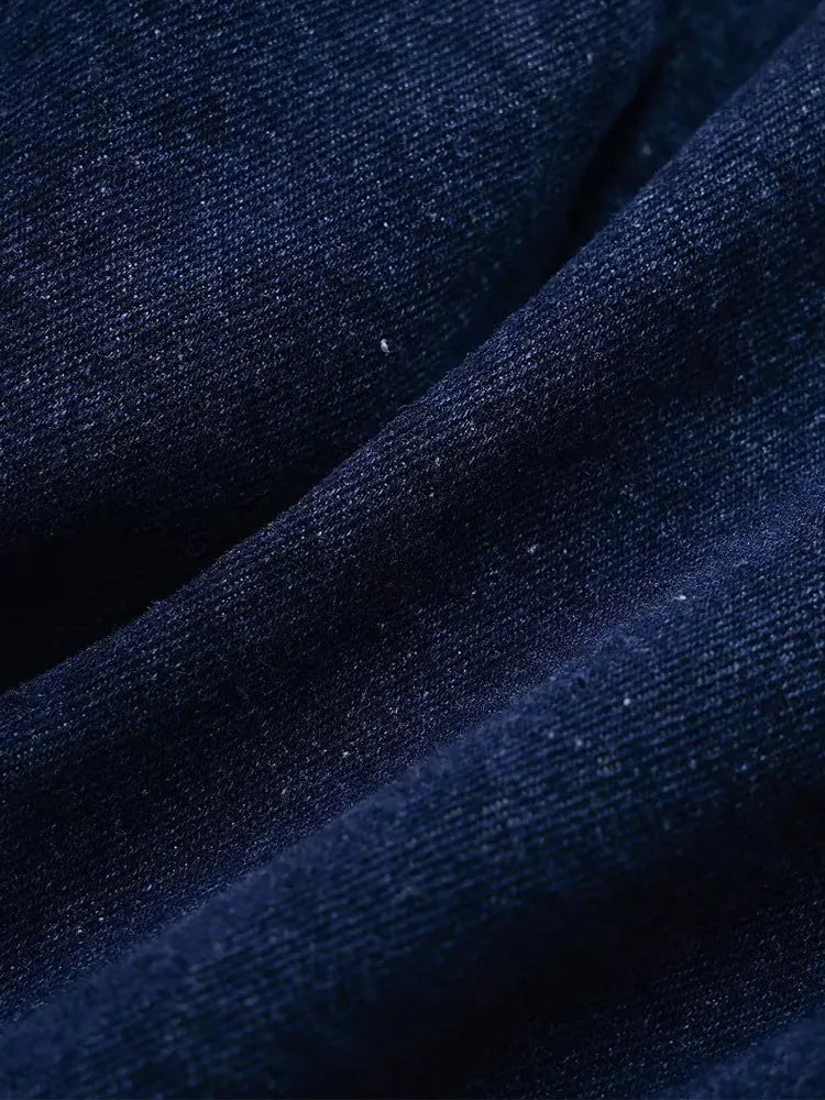 Haut en jean femme, silhouette décontractée et moderne. - 5