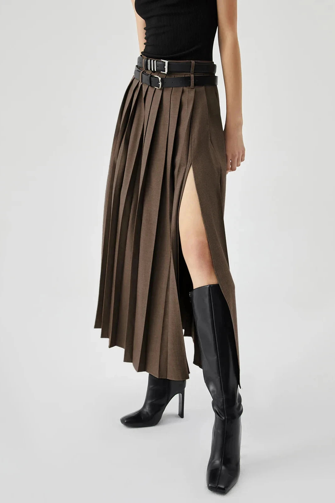 Jupe longue fendue, plissée, élégante et moderne. 5