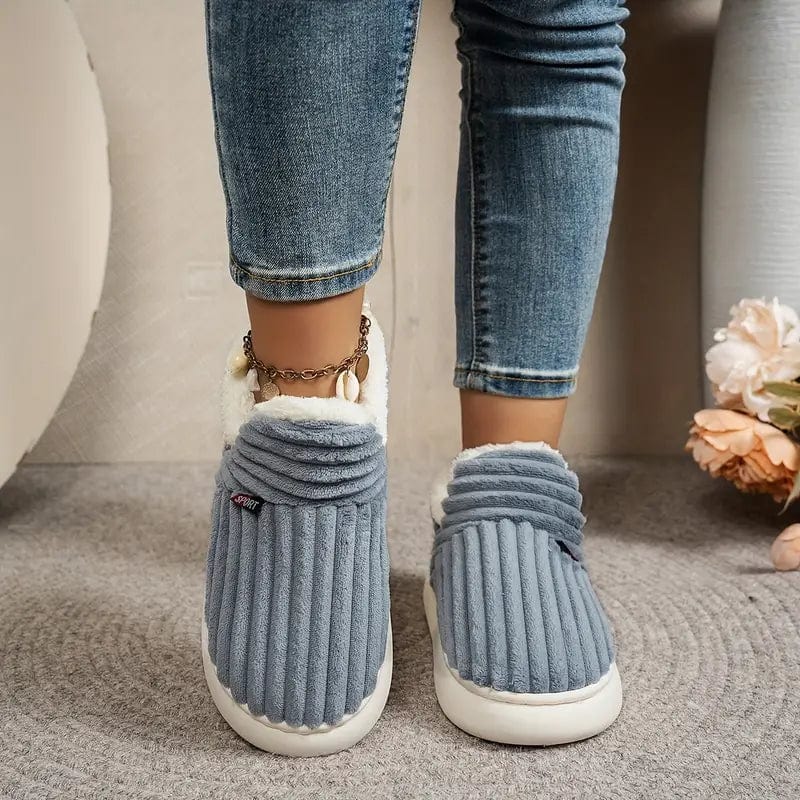Pantoufles femme, design douillet, antidérapantes, confort optimal. 5