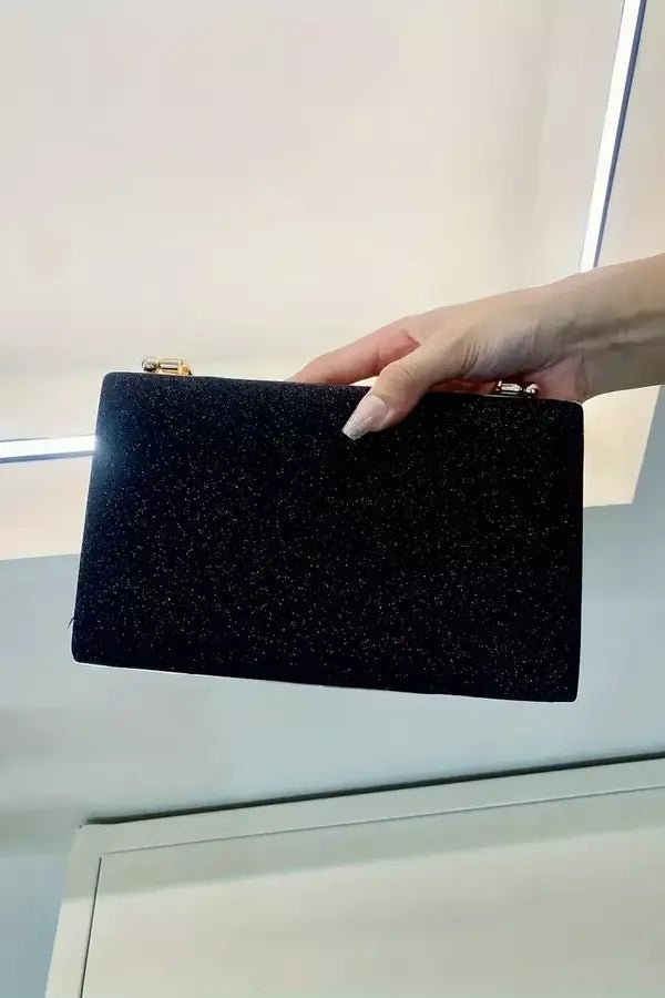 Pochette de soirée élégante au design minimaliste et moderne. - 3