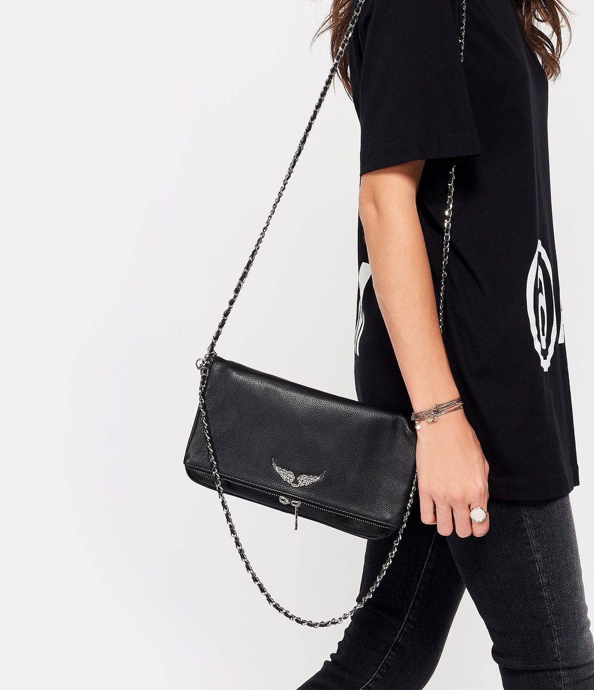 Pochette élégante au design intemporel avec fermeture zip. - 7