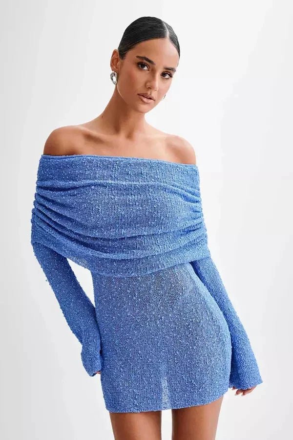 Robe à épaules dénudées, silhouette moderne et élégante, idéale pour des occasions formelles. 0