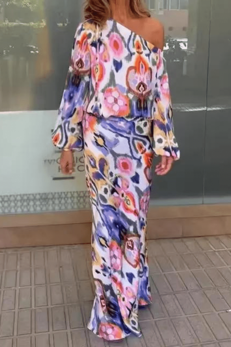 Robe à épaules dénudées, silhouette ajustée et élégante. 3